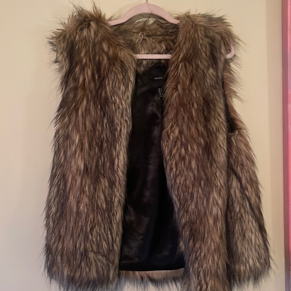 Faux fur vest in large